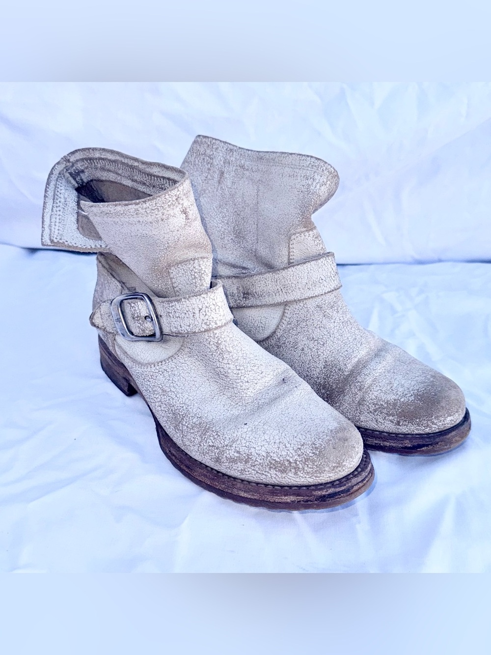 Frye Veronica Shortie White Crackle Slouch Boots Women’s Size 8.5